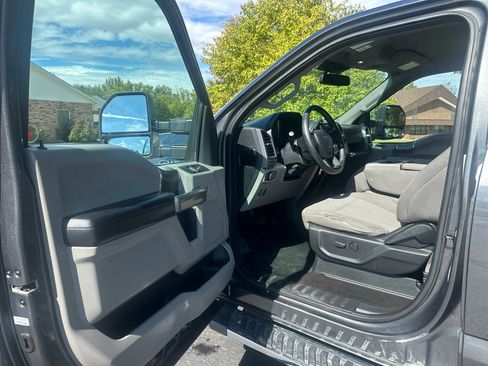 Used 2019 Ford F150 XLT w/ Equipment Group 301A Mid image 6