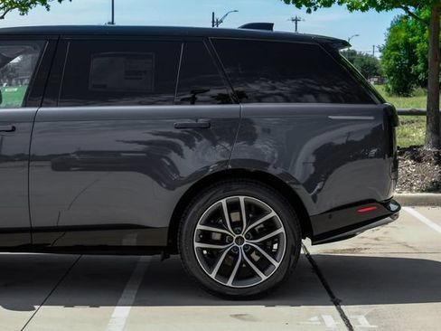 New 2026 Land Rover Range Rover Long Wheelbase SE AWD/4WD image 14