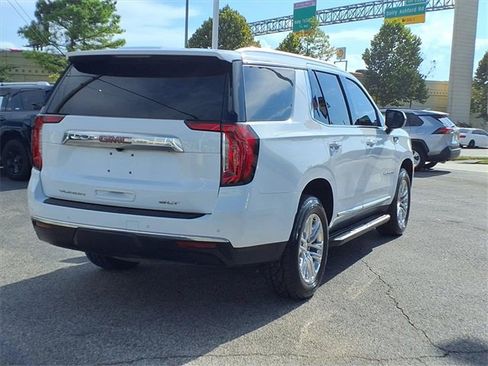 Used 2023 GMC Yukon SLT image 2