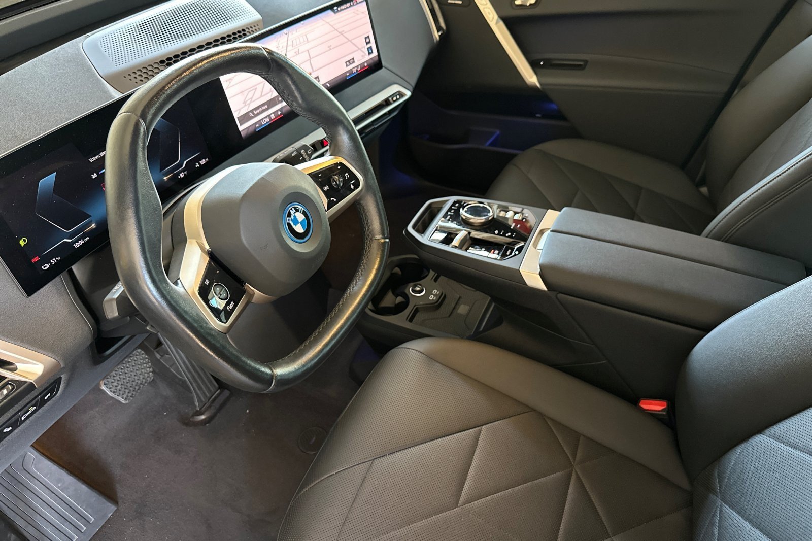 Used 2024 BMW iX xDrive50 w/ Sport Package AWD/4WD image 9