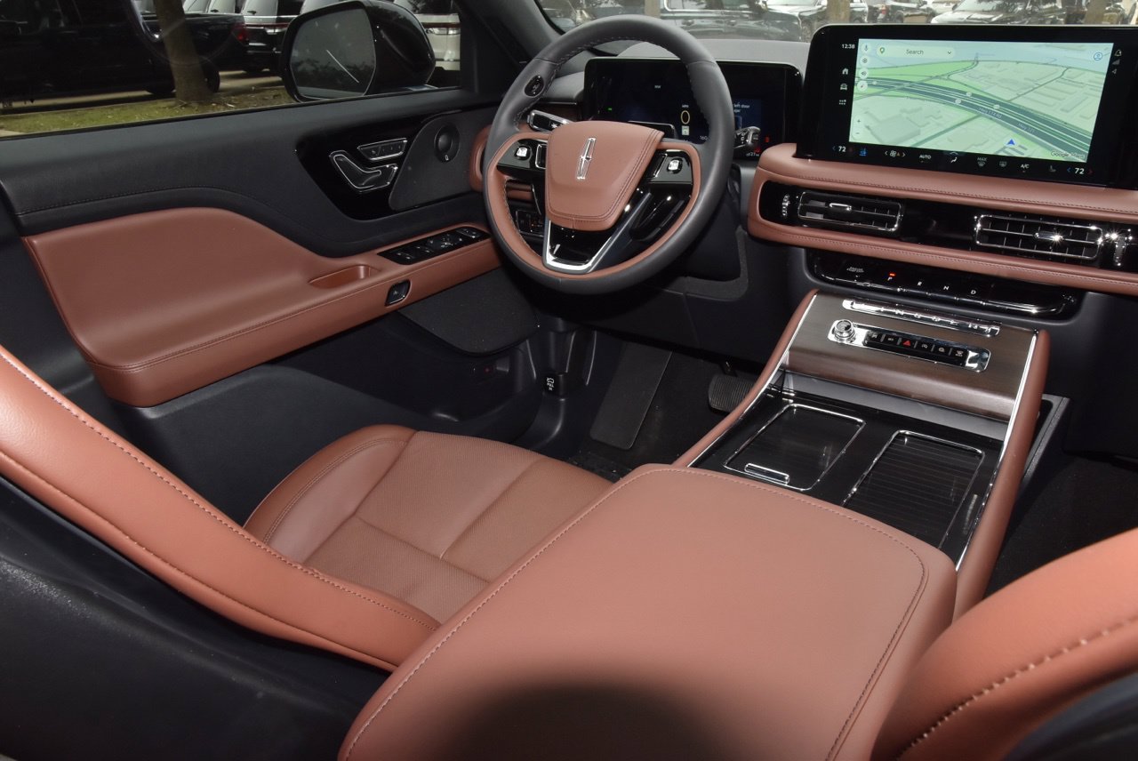 New 2027 Lincoln Aviator Reserve w/ Jet Appearance Package RWD image 16