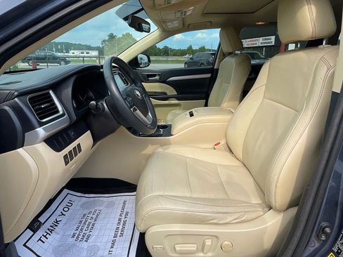 Used 2016 Toyota Highlander XLE FWD image 16