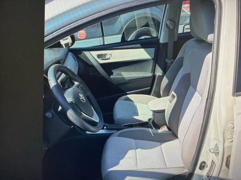 Used 2018 Toyota Corolla LE FWD image 24
