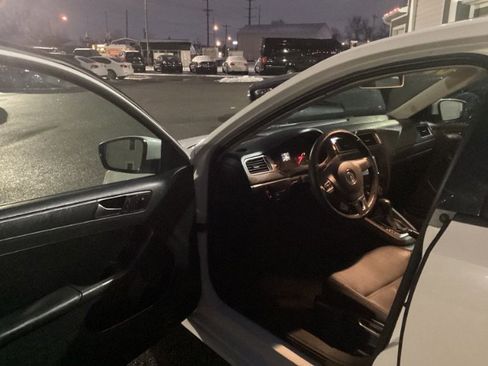 Used 2011 Volkswagen Jetta SE image 5