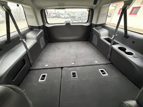 Used 2016 Chevrolet Suburban LT image 17