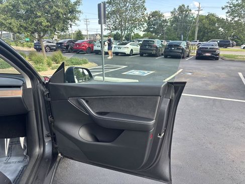 Used 2021 Tesla Model Y Long Range AWD/4WD image 12