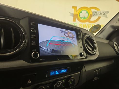 Used 2021 Toyota Tacoma TRD Off-Road AWD/4WD image 19