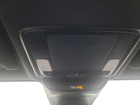 Certified 2025 Honda HR-V Sport image 32