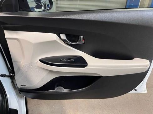 Used 2020 Hyundai Veloster Turbo Ultimate image 11