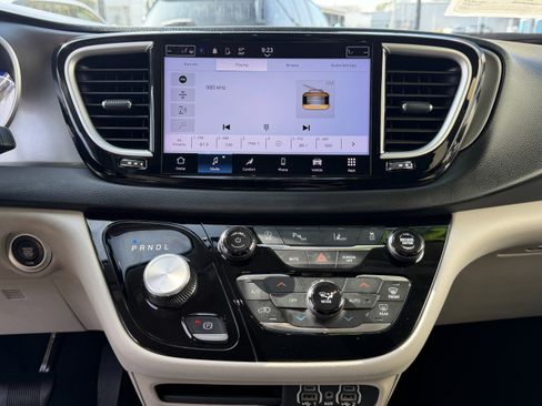 Certified 2023 Chrysler Pacifica Touring-L FWD image 27