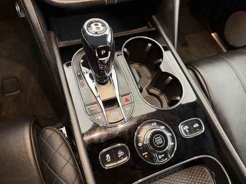 Used 2017 Bentley Bentayga AWD/4WD image 31