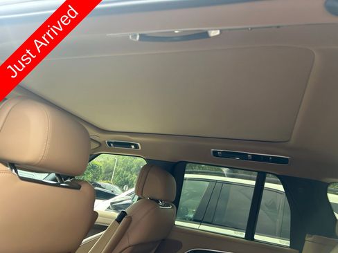Used 2025 Land Rover Range Rover SE image 10