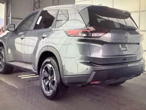 Certified 2025 Nissan Rogue SV FWD image 8