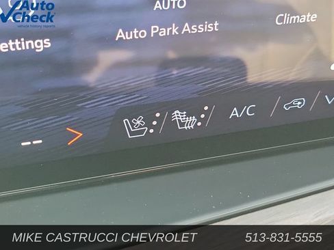 Used 2025 Chevrolet Suburban Premier AWD/4WD image 18