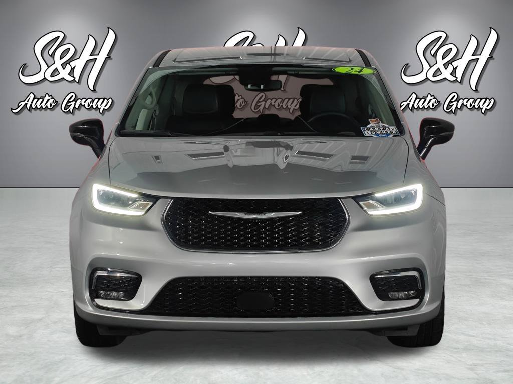 Used 2024 Chrysler Pacifica Touring-L FWD image 18