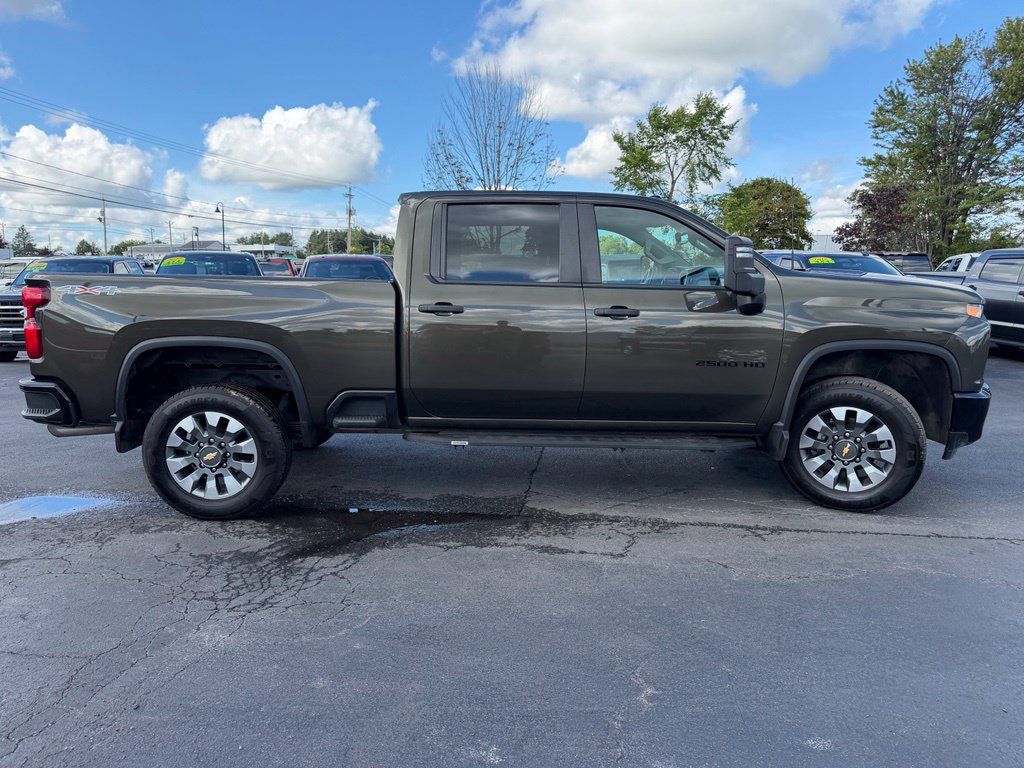 Used 2022 Chevrolet Silverado 2500 Custom w/ Custom Convenience Package AWD/4WD image 6