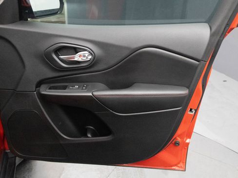 Used 2019 Jeep Cherokee Trailhawk image 43