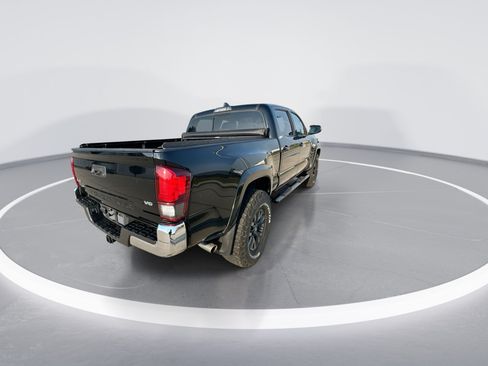Used 2020 Toyota Tacoma SR5 AWD/4WD image 8
