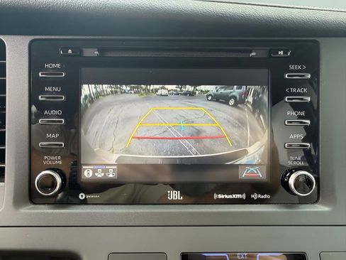 Used 2020 Toyota Sienna Limited Premium image 18