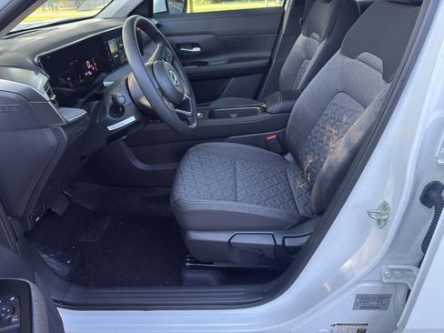 New 2025 Nissan Kicks SV image 15