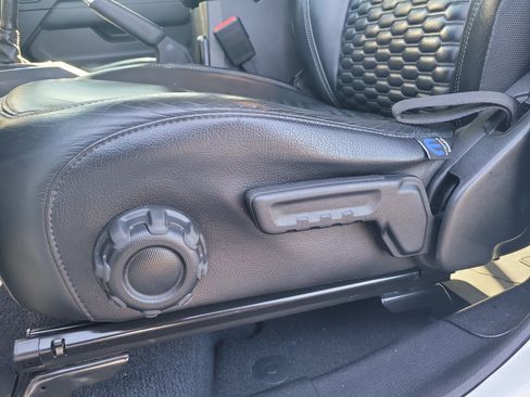 Used 2021 Jeep Gladiator Overland AWD/4WD image 18