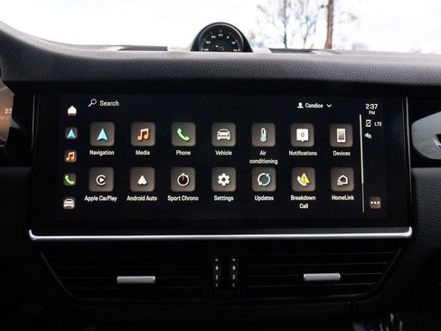 Used 2023 Porsche Cayenne Platinum Edition image 24