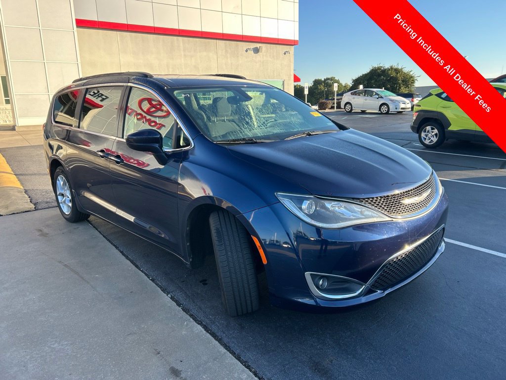 Used 2018 Chrysler Pacifica Touring Plus w/ Tire & Wheel Group FWD image 1