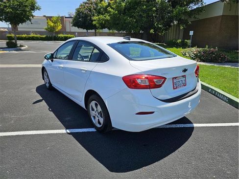 Used 2018 Chevrolet Cruze LS FWD image 8