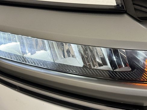 Used 2024 Ford Expedition Max XLT image 9