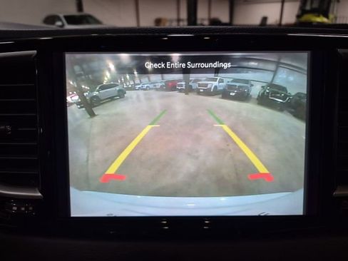 Used 2023 Chrysler Pacifica Touring-L FWD image 15