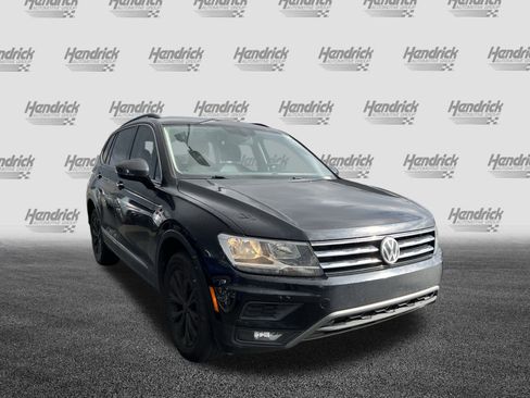 Used 2018 Volkswagen Tiguan SE image 2