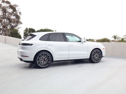 New 2026 Porsche Cayenne AWD/4WD image 8
