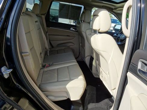 Used 2019 Jeep Grand Cherokee Limited AWD/4WD image 18