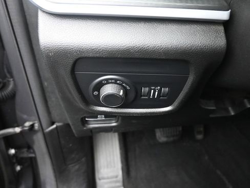 Used 2024 Jeep Grand Cherokee Laredo image 33