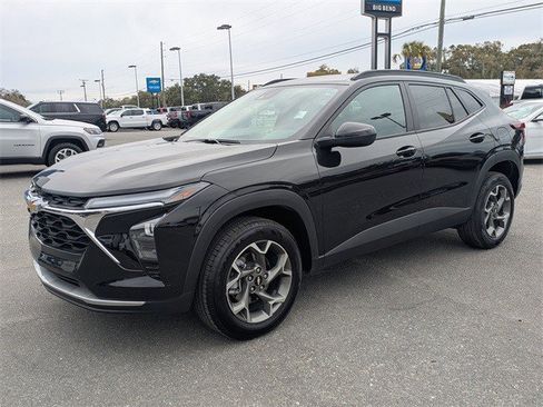 Certified 2025 Chevrolet Trax LT w/ LT Convenience Package image 4