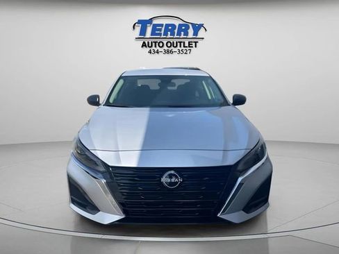 Used 2025 Nissan Altima 2.5 SV FWD image 3