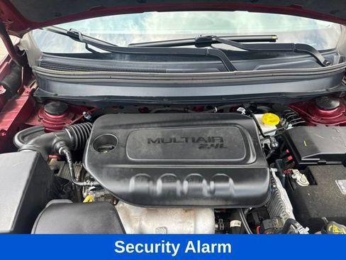 Used 2019 Jeep Cherokee Latitude Plus w/ Comfort/Convenience Group AWD/4WD image 8