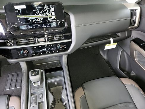 New 2025 Nissan Pathfinder Platinum image 14