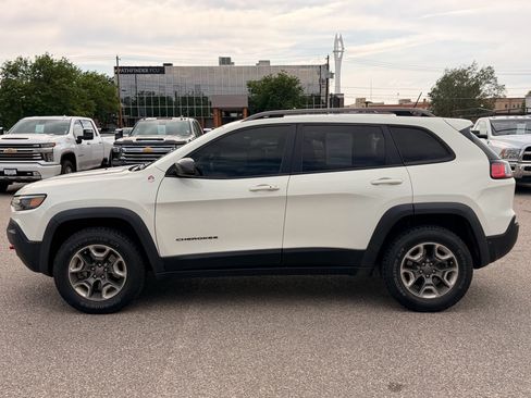 Used 2019 Jeep Cherokee Trailhawk AWD/4WD image 1