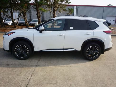 Used 2025 Nissan Rogue Platinum FWD image 18
