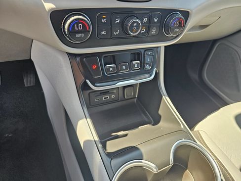Used 2019 GMC Terrain SLT w/ Preferred Package AWD/4WD image 22