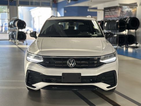 Used 2024 Volkswagen Tiguan SE R-Line AWD/4WD image 2