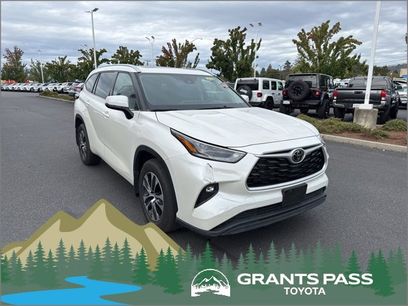Used 2021 Toyota Highlander XLE
