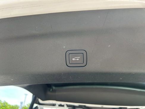 Used 2025 Chevrolet Tahoe LT AWD/4WD image 32
