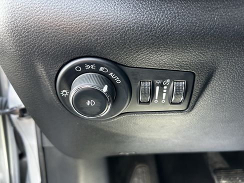 Used 2024 Jeep Compass Latitude AWD/4WD image 25