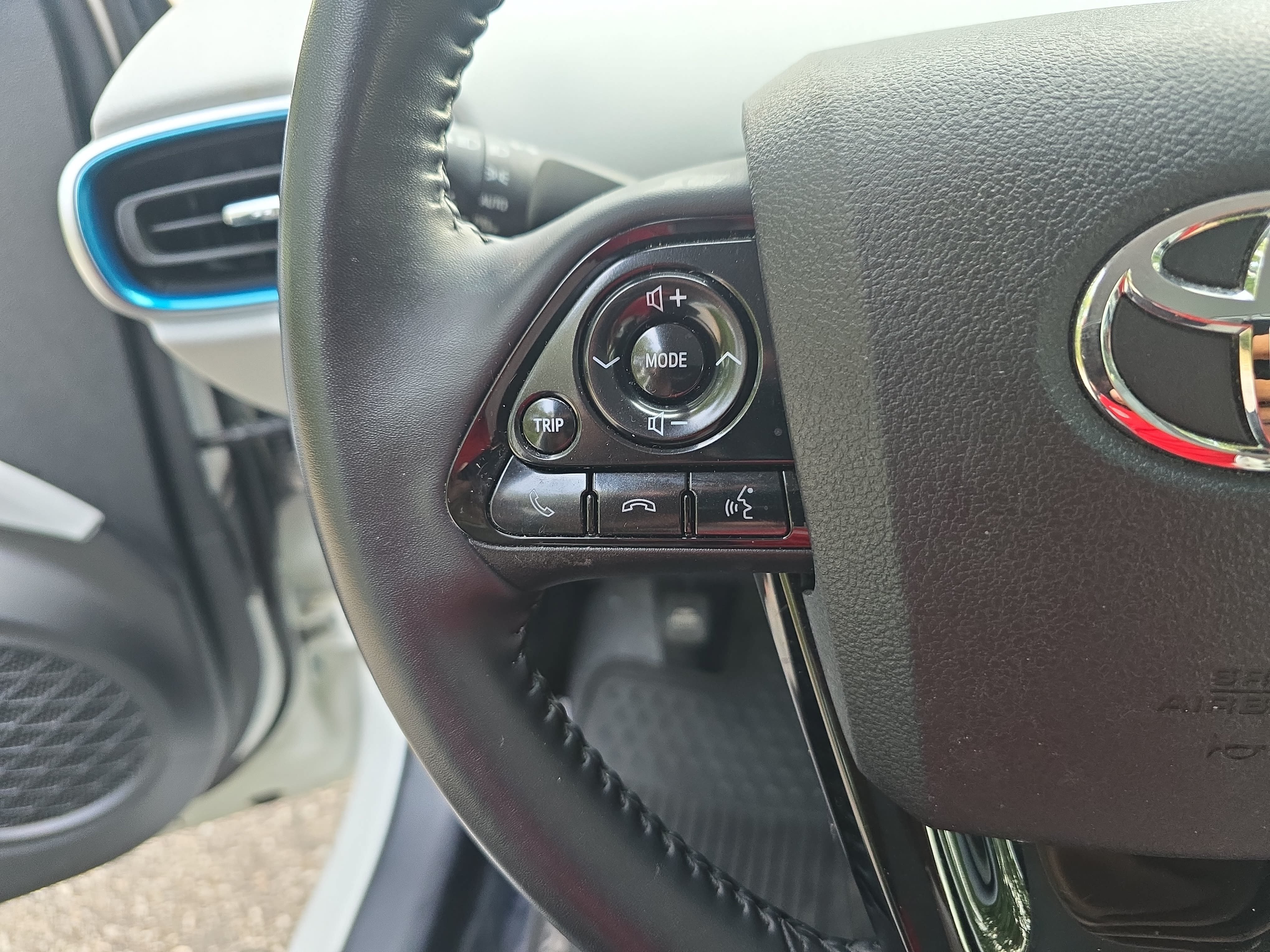 Used 2019 Toyota Prius XLE FWD image 16