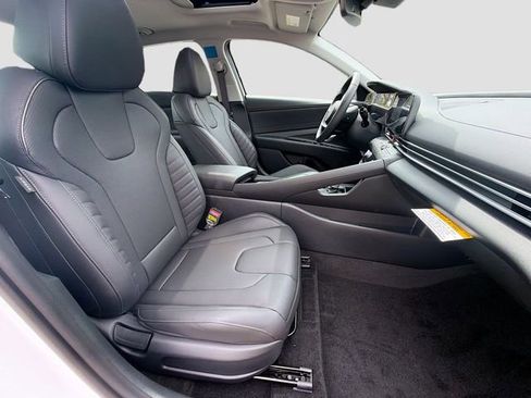 New 2026 Hyundai Elantra Limited image 30