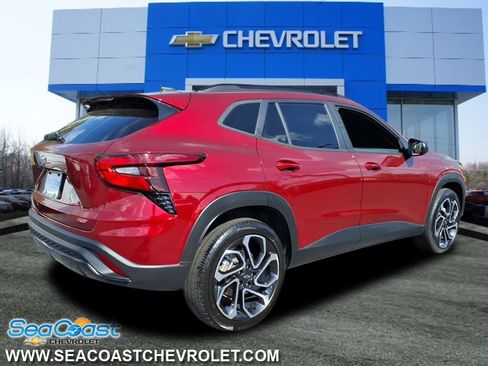 Used 2024 Chevrolet Trax RS w/ Sunroof Package image 2