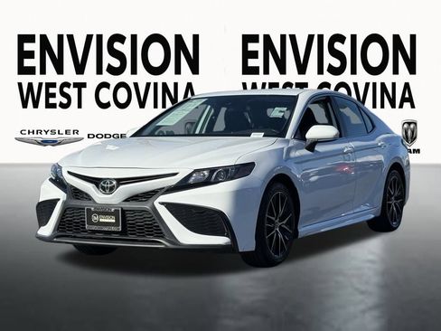 Used 2024 Toyota Camry SE image 5