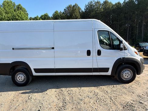 Used 2024 RAM ProMaster 2500 w/ Convenience Group FWD image 7